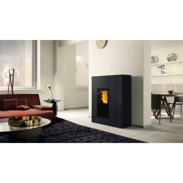 Termostufa a Pellet colore nero serie Blade H 22 - Edilkamin