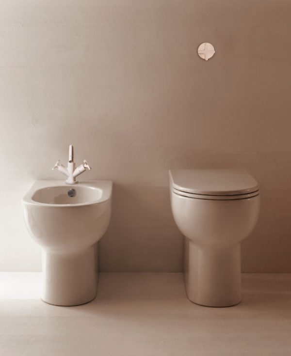 Vaso filomuro e bidet colore bianco serie nuvola azzurra